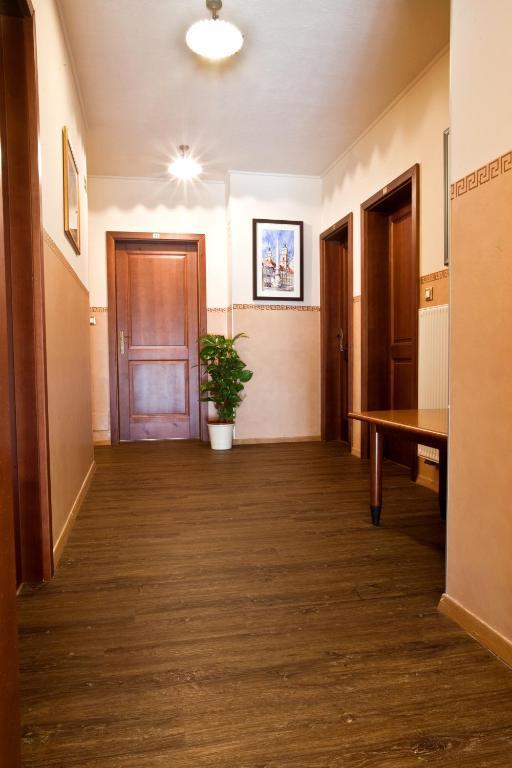 Guesthouse Kubus Ljubljana Ngoại thất bức ảnh