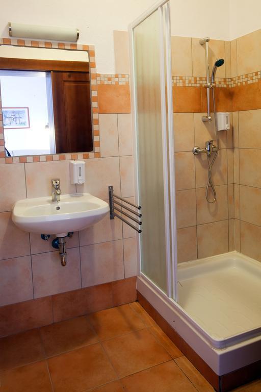 Guesthouse Kubus Ljubljana Phòng bức ảnh