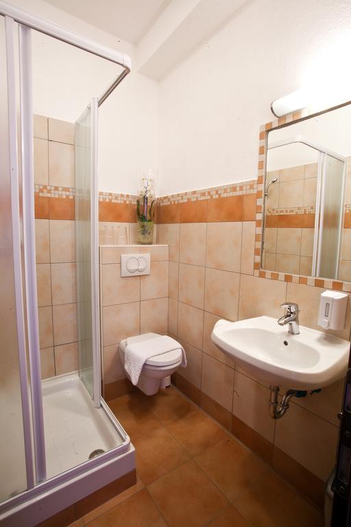 Guesthouse Kubus Ljubljana Phòng bức ảnh