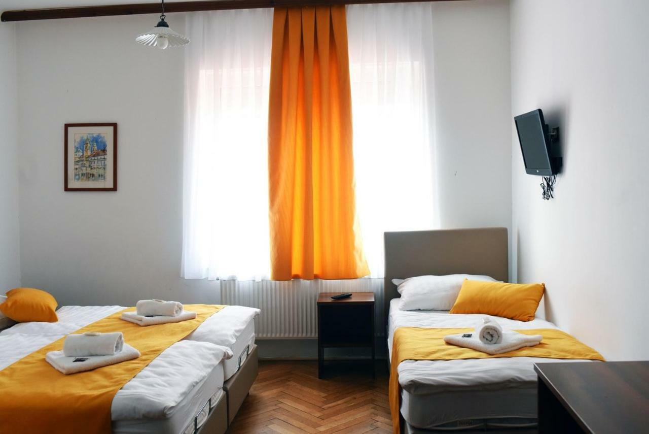 Guesthouse Kubus Ljubljana Ngoại thất bức ảnh