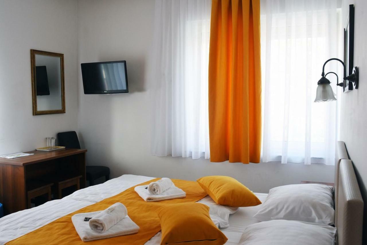 Guesthouse Kubus Ljubljana Ngoại thất bức ảnh